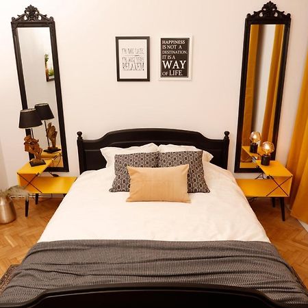 Bohemian Central Concept Studio Bukares Bagian luar foto