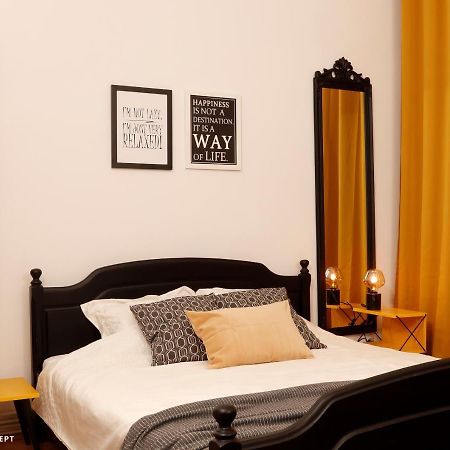Bohemian Central Concept Studio Bukares Bagian luar foto